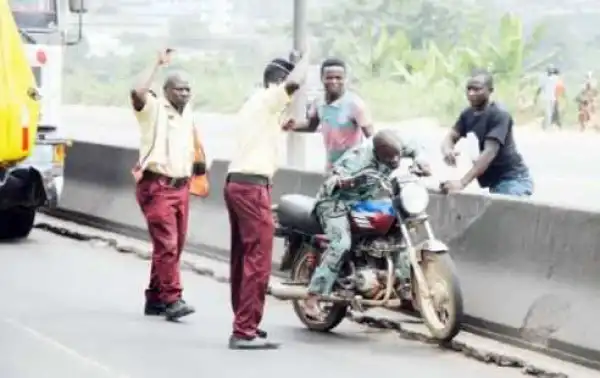 See How This Man Was Arrested For Beating LASTMA Official